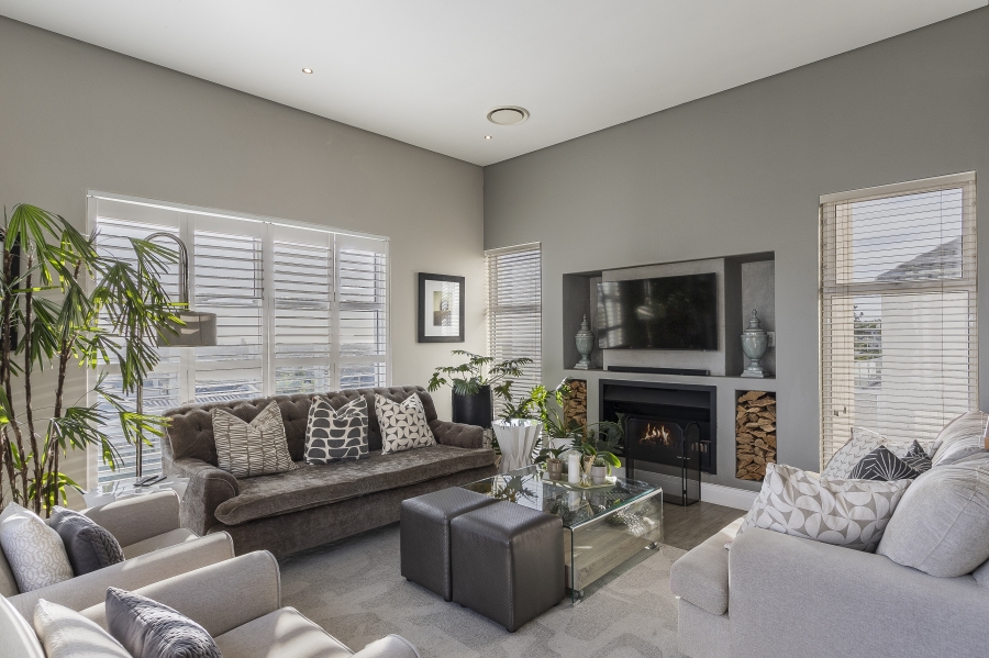 5 Bedroom Property for Sale in Meerhof Estat Western Cape